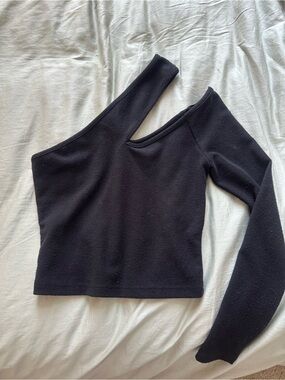 4th + Reckless Black Asymmetric One-Shoulder Top